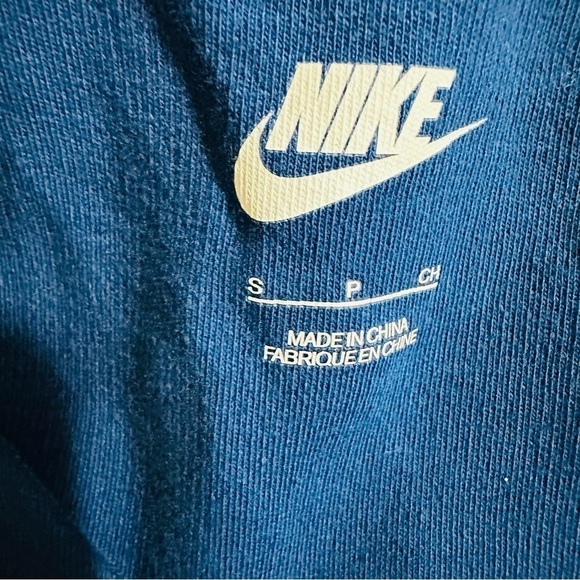 Nike Women’s Sz Small Blue Metallic Silver Logo Long Sleeve Crew Neck Tunic Top - Picture 6 of 7